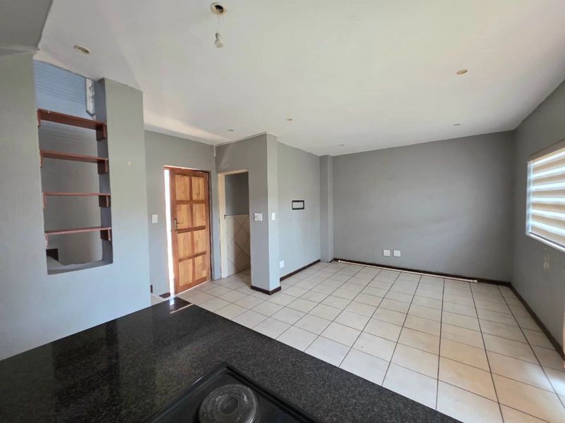 Townhouse For Sale in Pretoria North - Photo 3