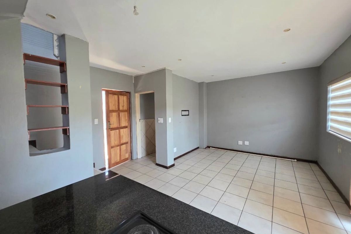 Townhouse For Sale in Pretoria North - Photo 3