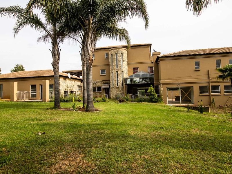 House For Sale in Mooikloof Equestrian Estate - Photo 10