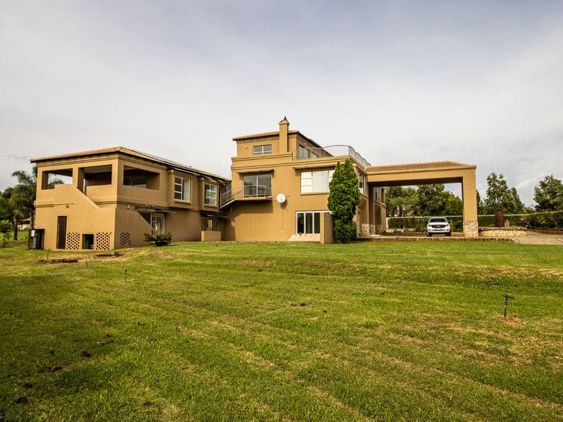 House For Sale in Mooikloof Equestrian Estate - Photo 9