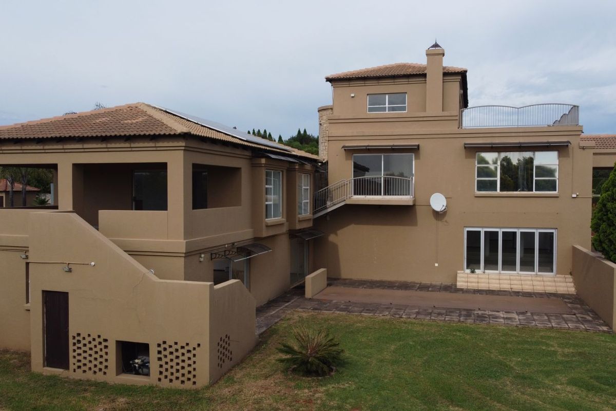 House For Sale in Mooikloof Equestrian Estate - Photo 5