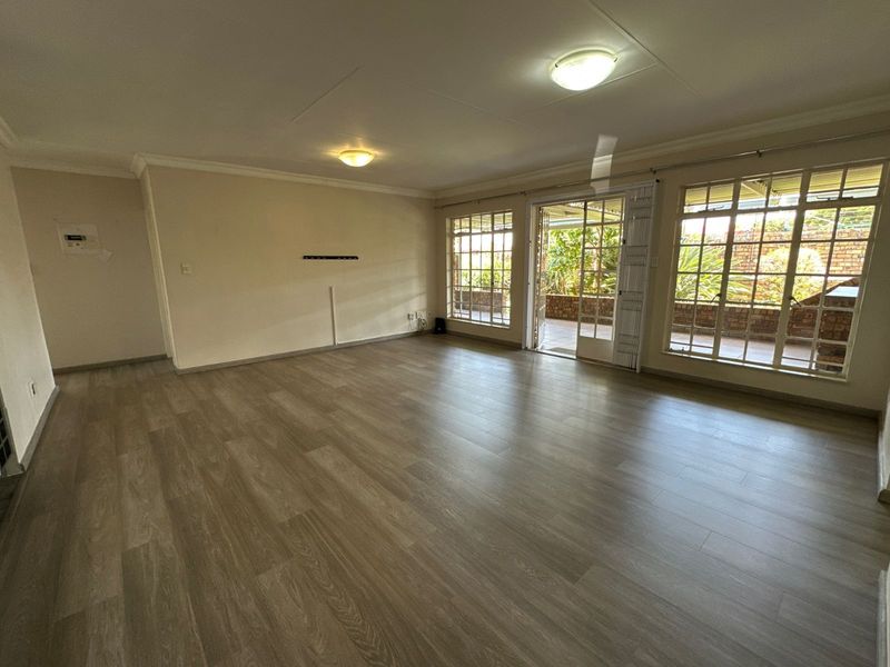 Townhouse For Sale in Die Hoewes - Photo 8