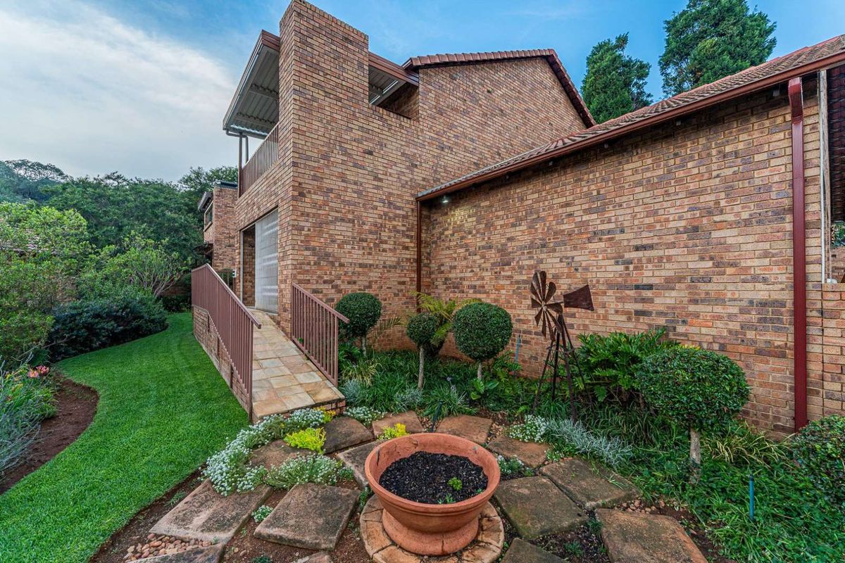 Townhouse For Sale in Helderkruin - Photo 3