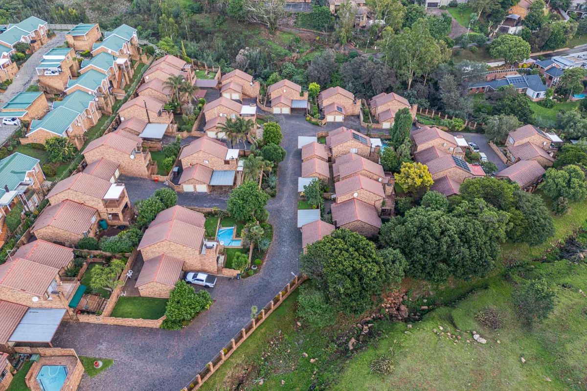 Townhouse For Sale in Helderkruin - Photo 5