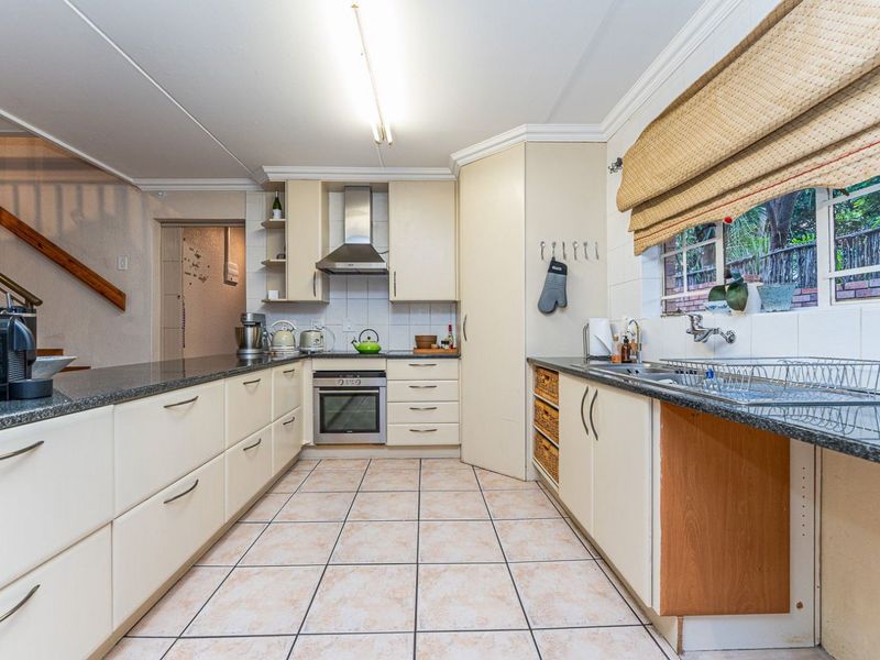 Townhouse For Sale in Helderkruin - Photo 6