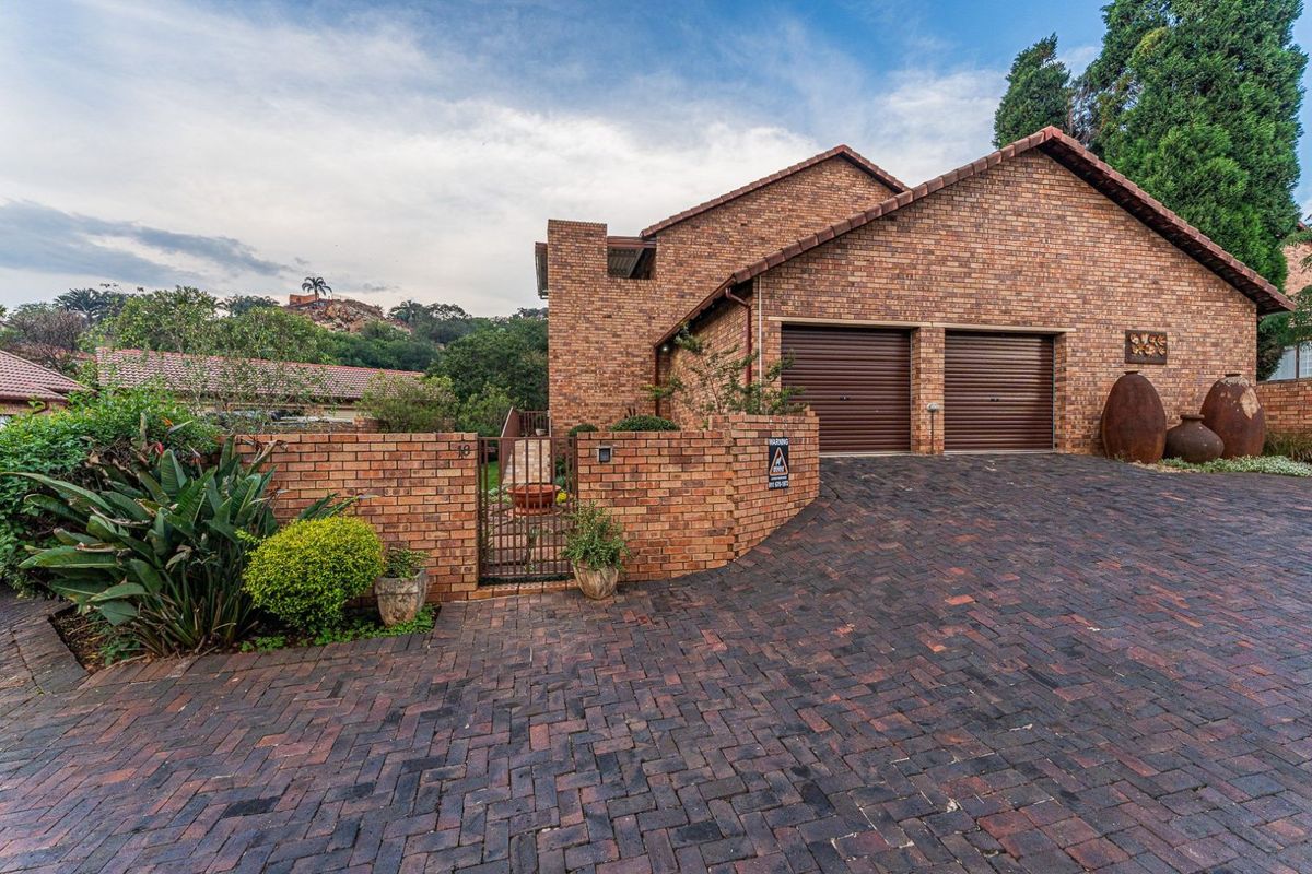 Townhouse For Sale in Helderkruin - Photo 4