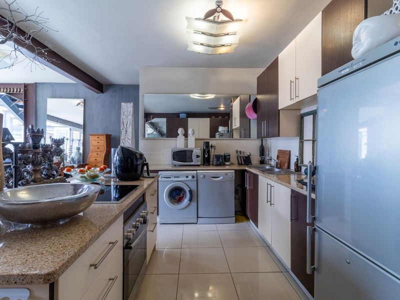 Apartment For Sale in Braamfontein - Photo 4