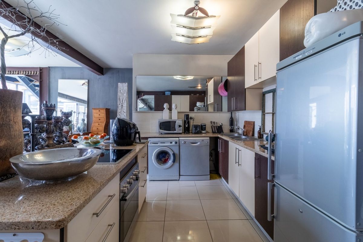Apartment For Sale in Braamfontein - Photo 4