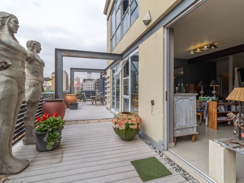 Apartment For Sale in Braamfontein - Photo 2