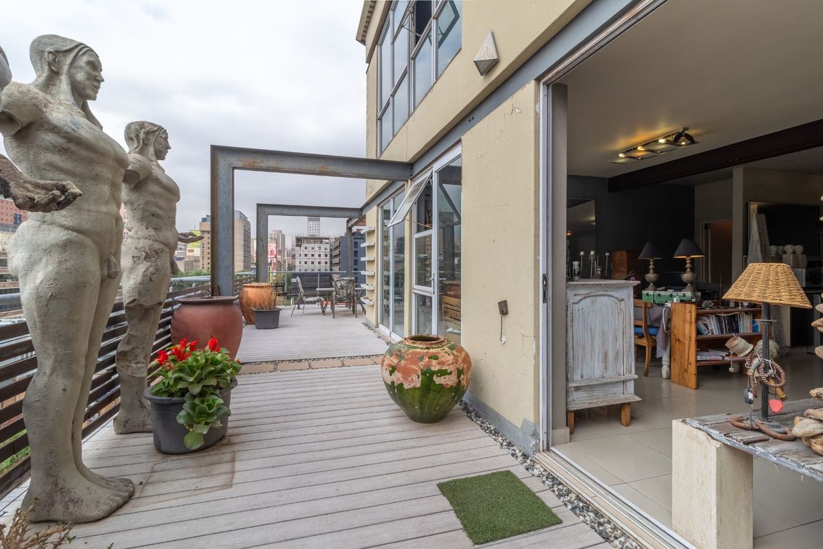 Apartment For Sale in Braamfontein - Photo 2