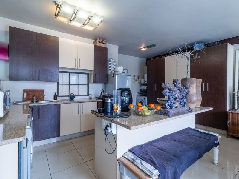 Apartment For Sale in Braamfontein - Photo 5