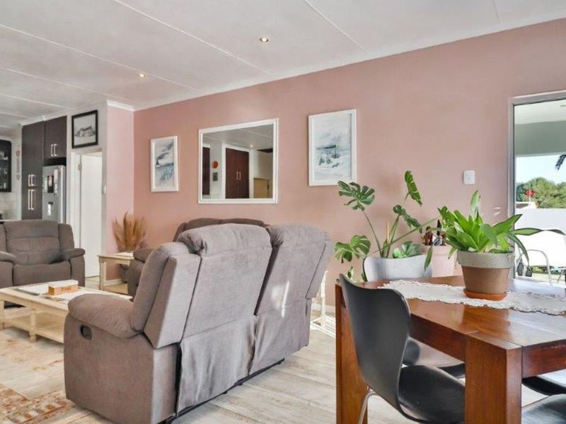 House For Sale in Bayview - Photo 7