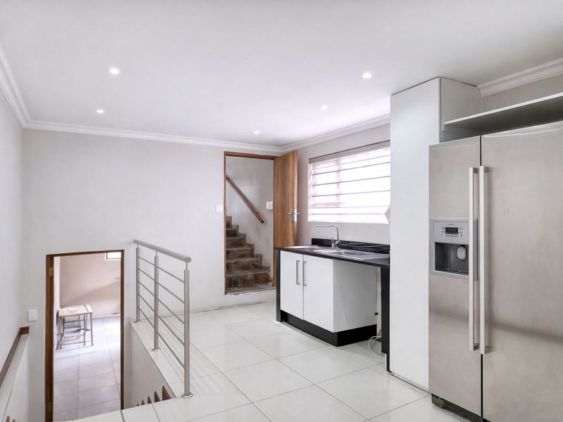 House For Sale in Florida Hills - Photo 4