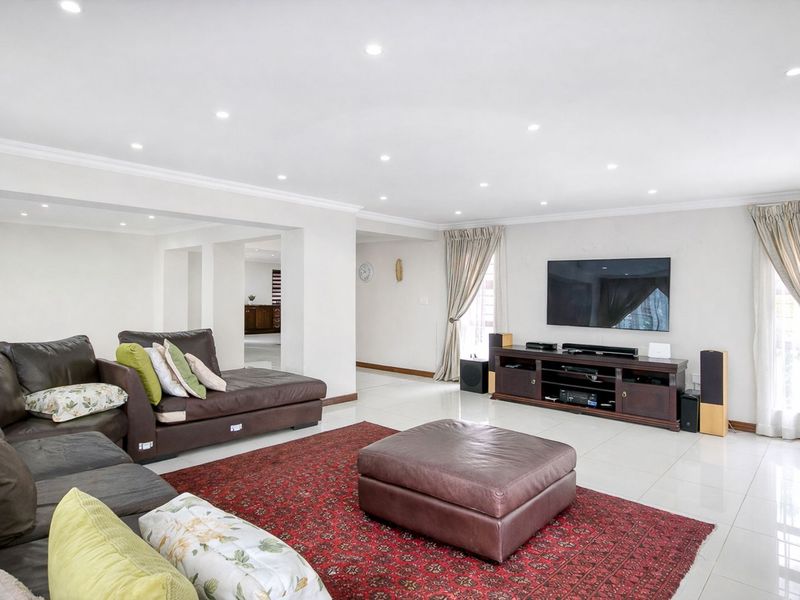 House For Sale in Florida Hills - Photo 9