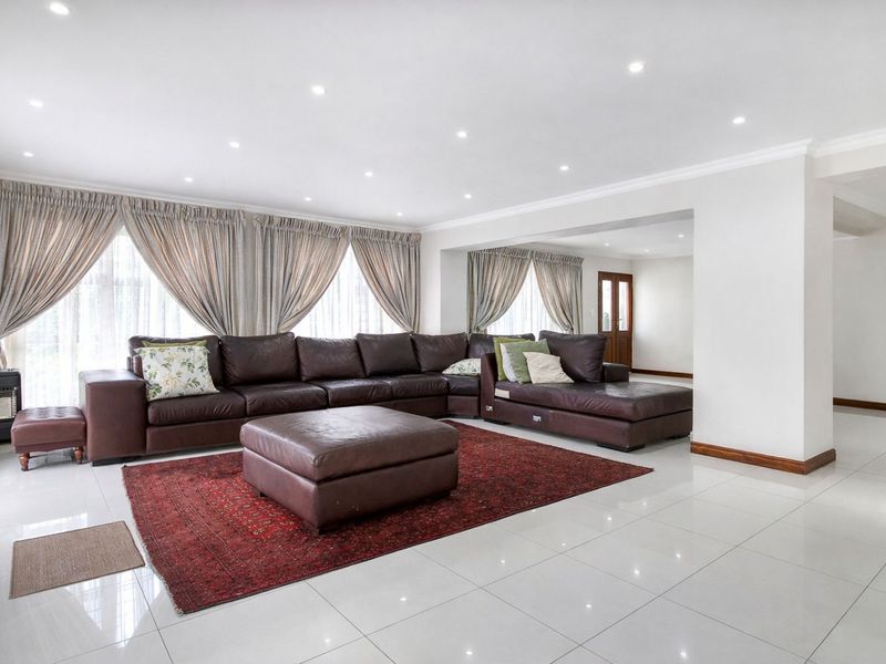 House For Sale in Florida Hills - Photo 8