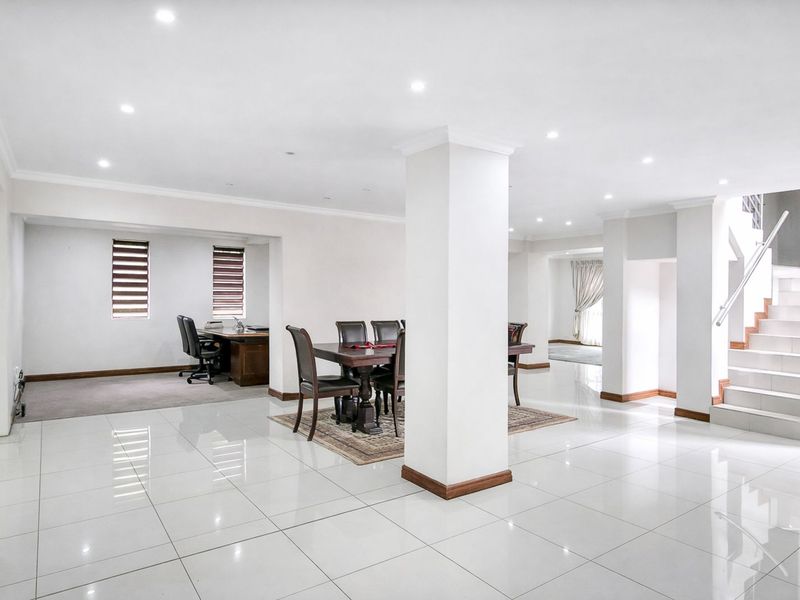 House For Sale in Florida Hills - Photo 5