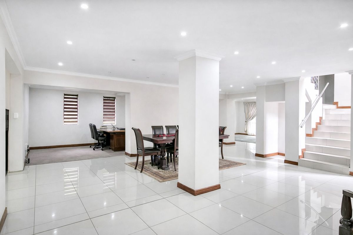 House For Sale in Florida Hills - Photo 5