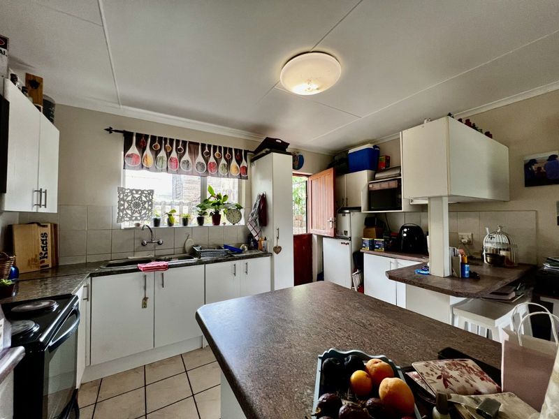 House For Sale in Fraaiuitsig - Photo 7