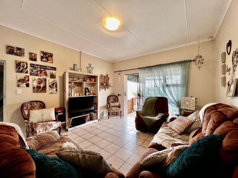 House For Sale in Fraaiuitsig - Photo 3