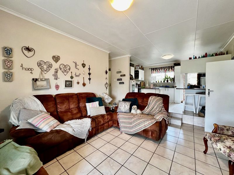 House For Sale in Fraaiuitsig - Photo 5