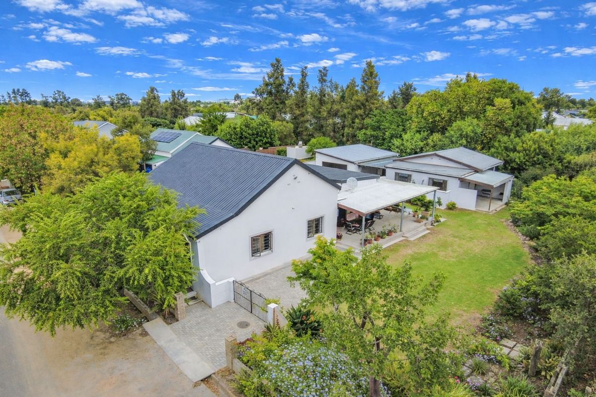 House For Sale in Porterville Central - Photo 2