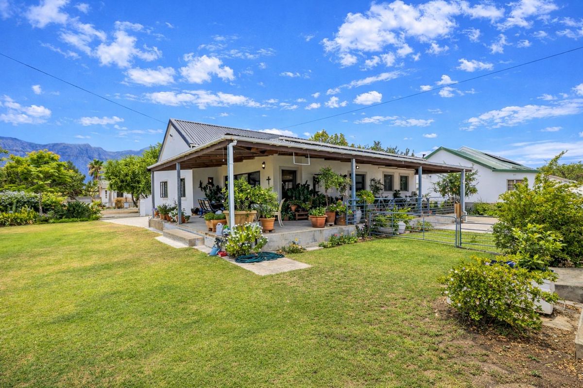 House For Sale in Porterville Central - Photo 2