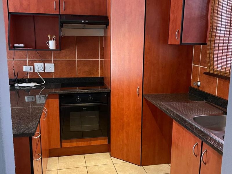 Townhouse To Rent in Equestria - Photo 2