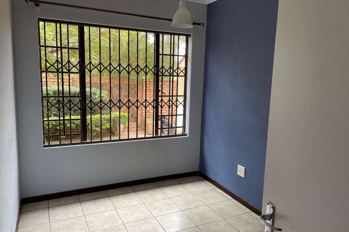 Townhouse To Rent in Equestria - Photo 4