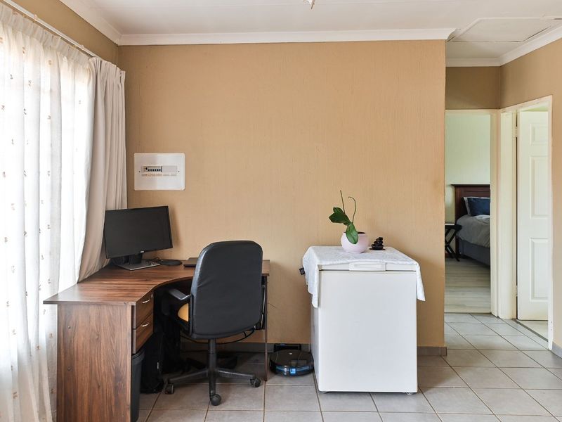 House For Sale in Equestria - Photo 6