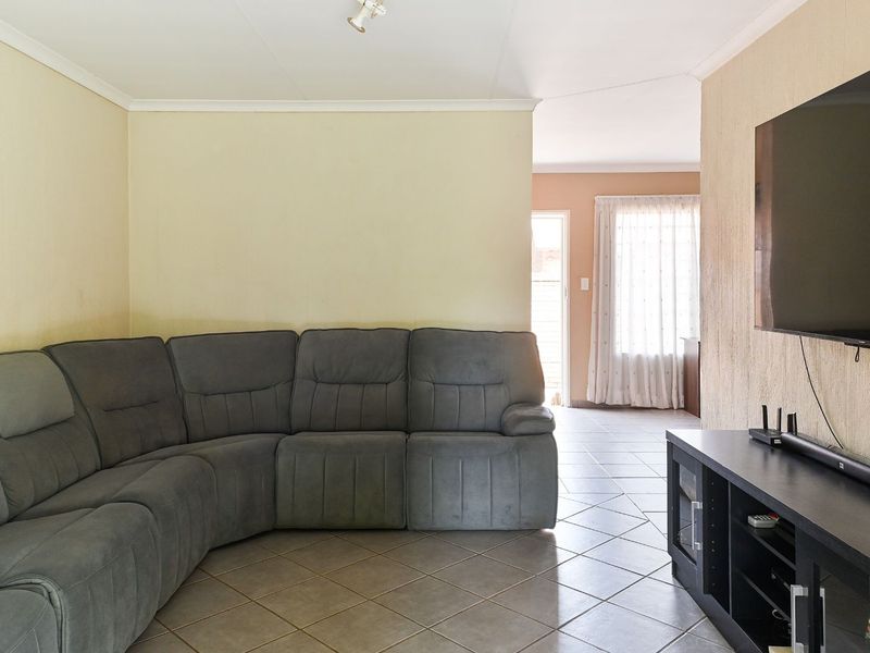 House For Sale in Equestria - Photo 5