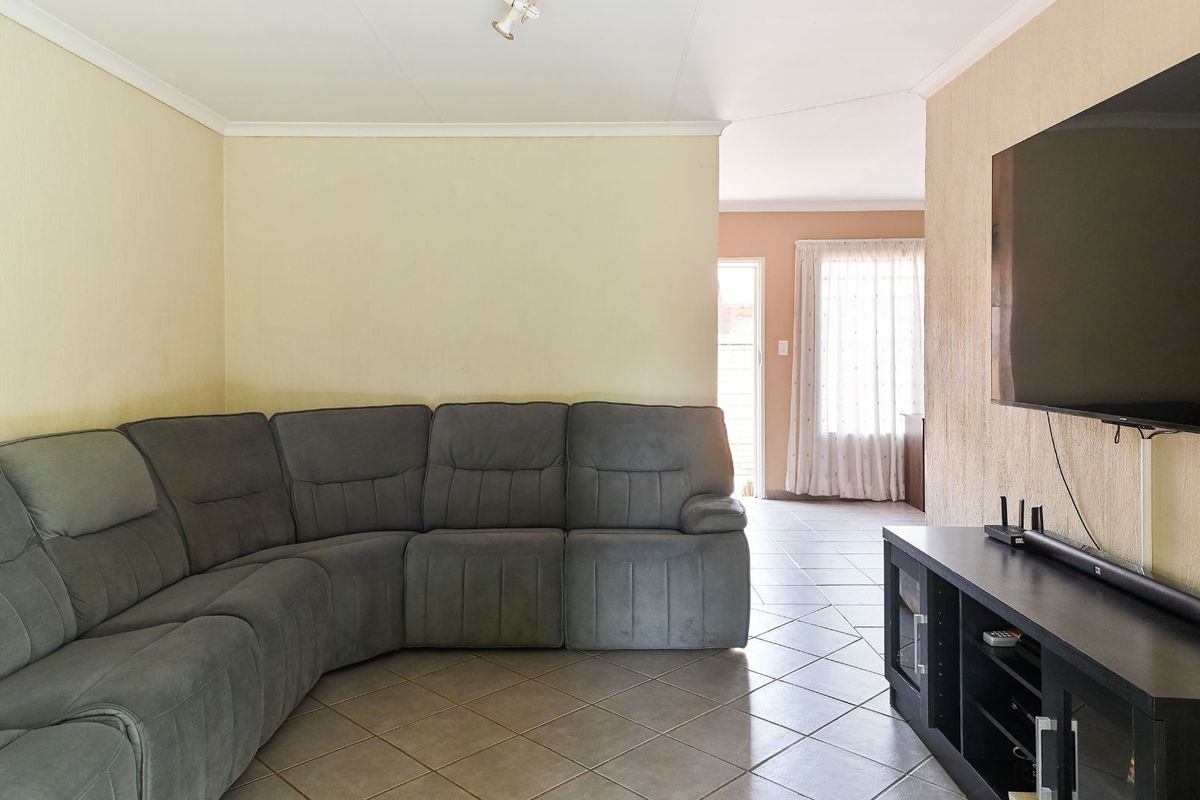 House For Sale in Equestria - Photo 5