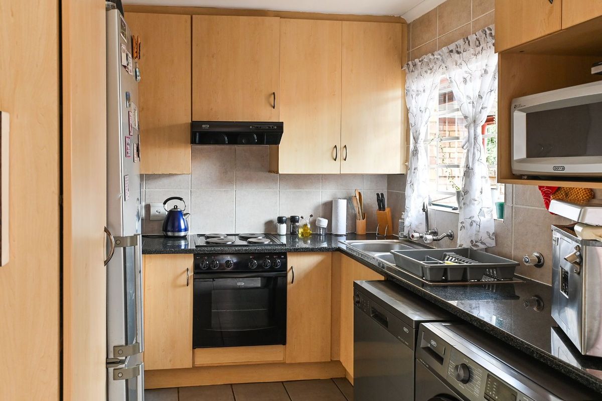 House For Sale in Equestria - Photo 2