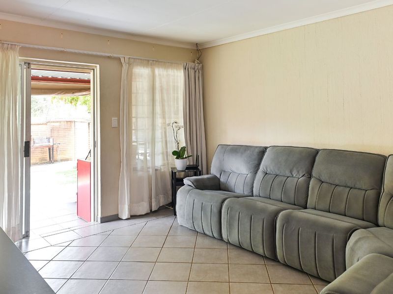 House For Sale in Equestria - Photo 4