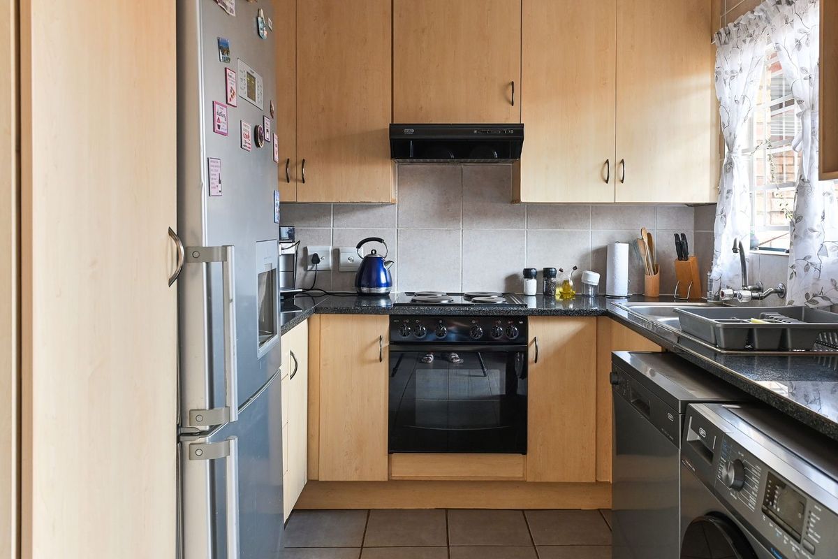 House For Sale in Equestria - Photo 3