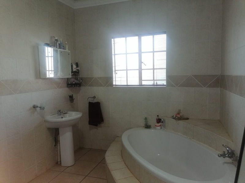 House For Sale in Strydfontein AH - Photo 10