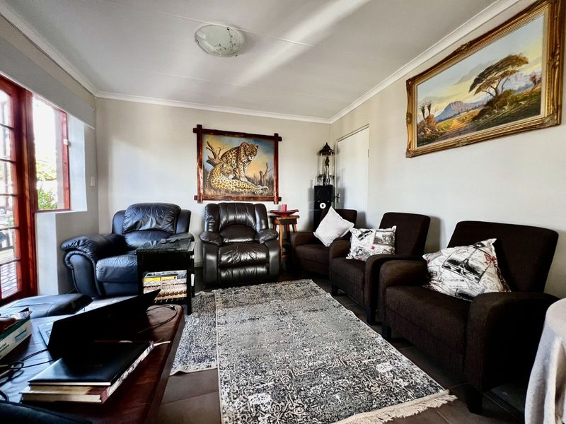 House For Sale in Fraaiuitsig - Photo 4