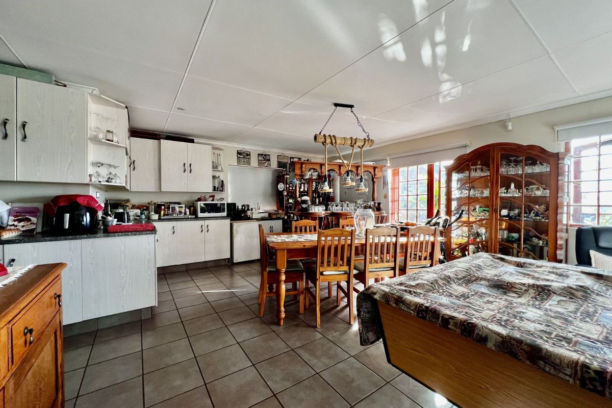 House For Sale in Fraaiuitsig - Photo 3