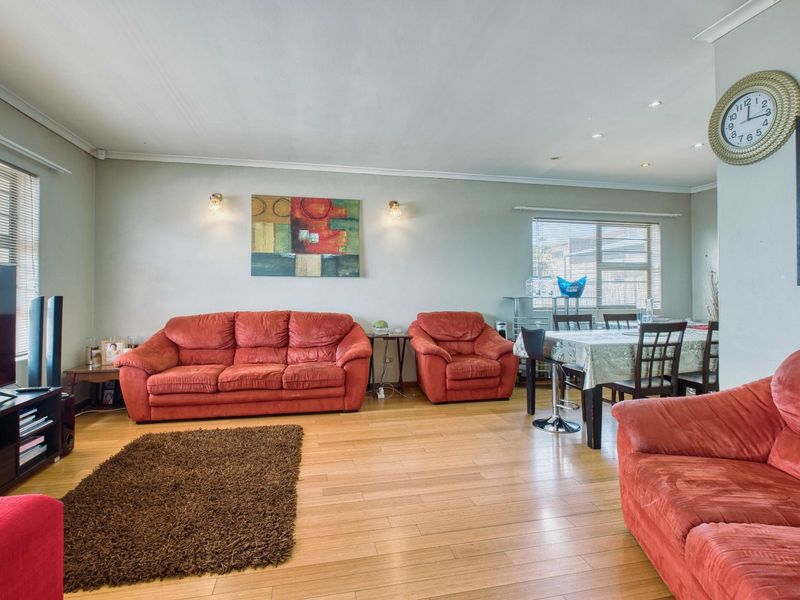 House For Sale in Hillside - Photo 6