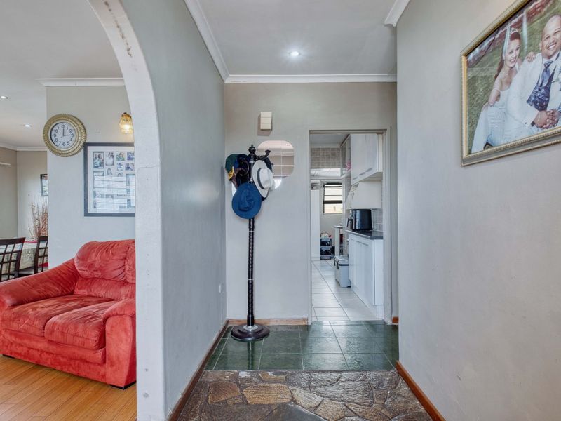 House For Sale in Hillside - Photo 5