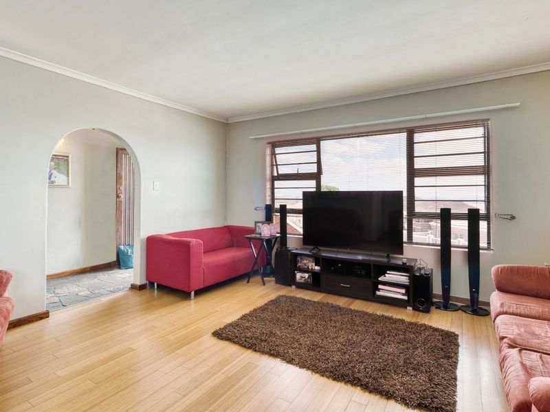 House For Sale in Hillside - Photo 10