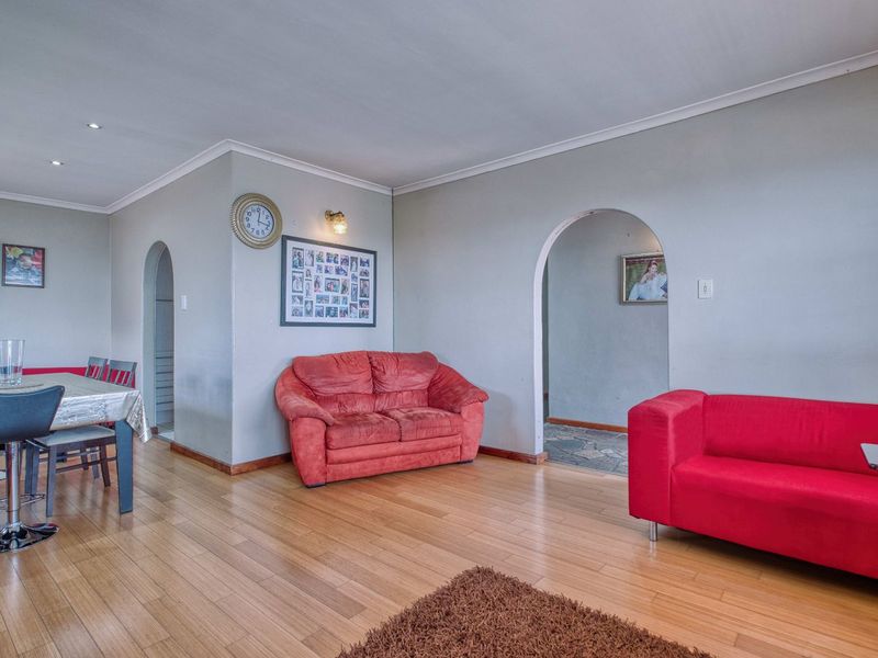 House For Sale in Hillside - Photo 8