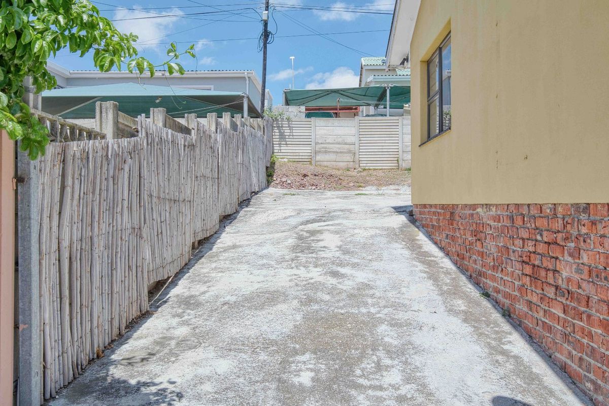 House For Sale in Hillside - Photo 4