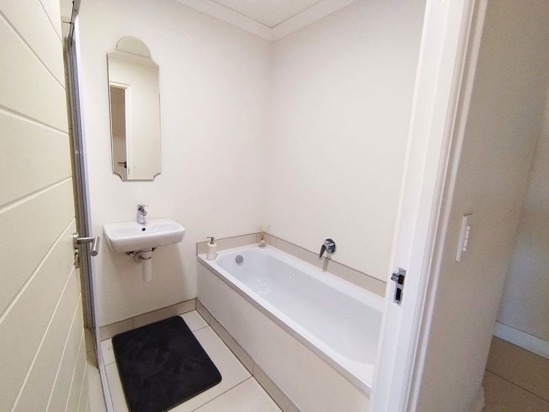 Apartment For Sale in Zonnebloem - Photo 10