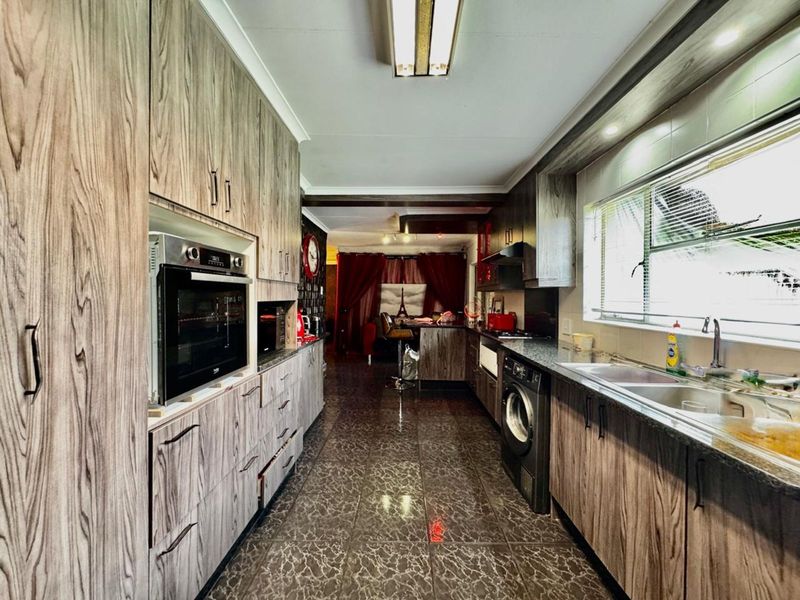 House For Sale in Secunda Central - Photo 10