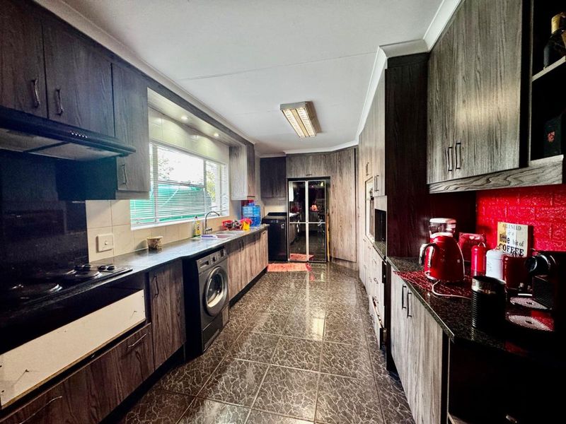 House For Sale in Secunda Central - Photo 8