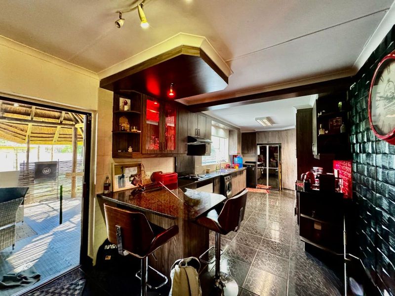 House For Sale in Secunda Central - Photo 7