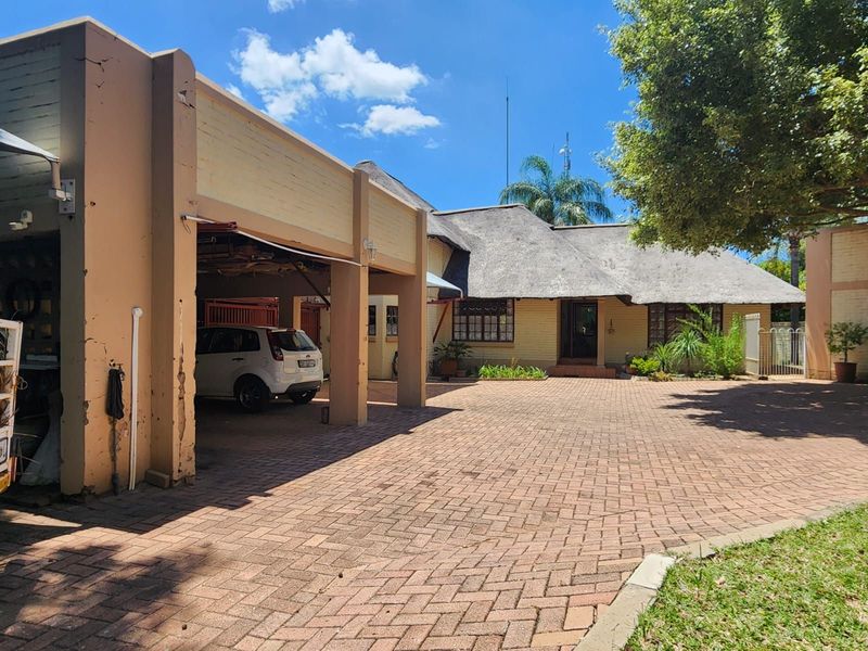 House For Sale in Bendor - Photo 3