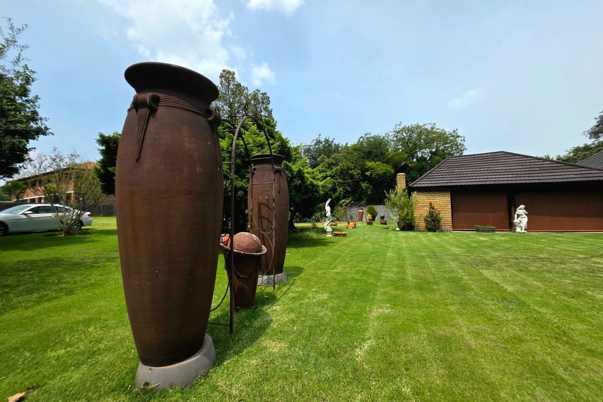 House For Sale in Kinross - Photo 2