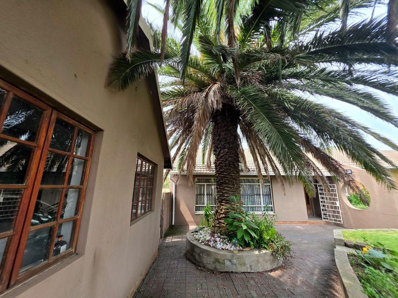 House For Sale in Secunda Central - Photo 1