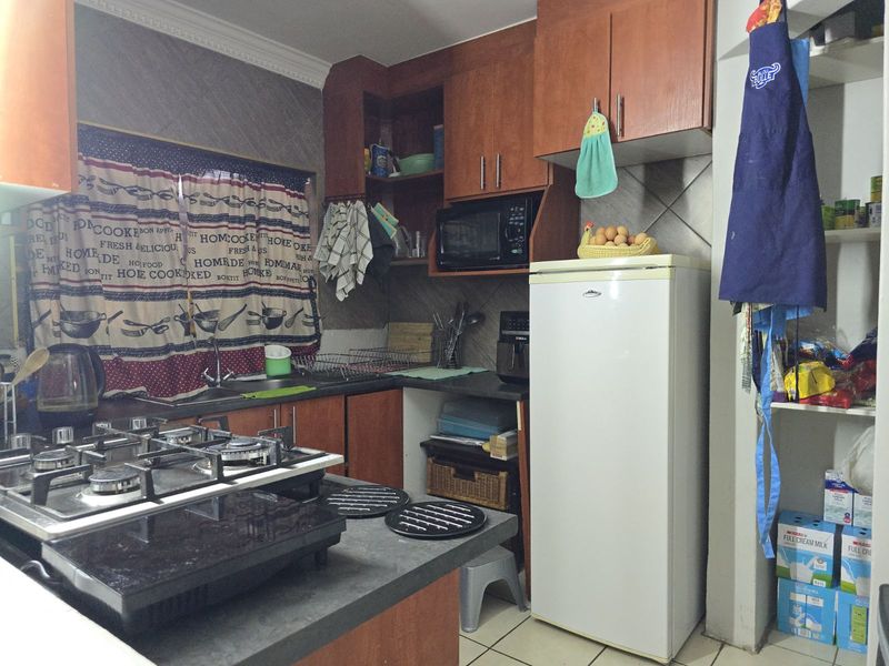 Townhouse For Sale in Clubview - Photo 10